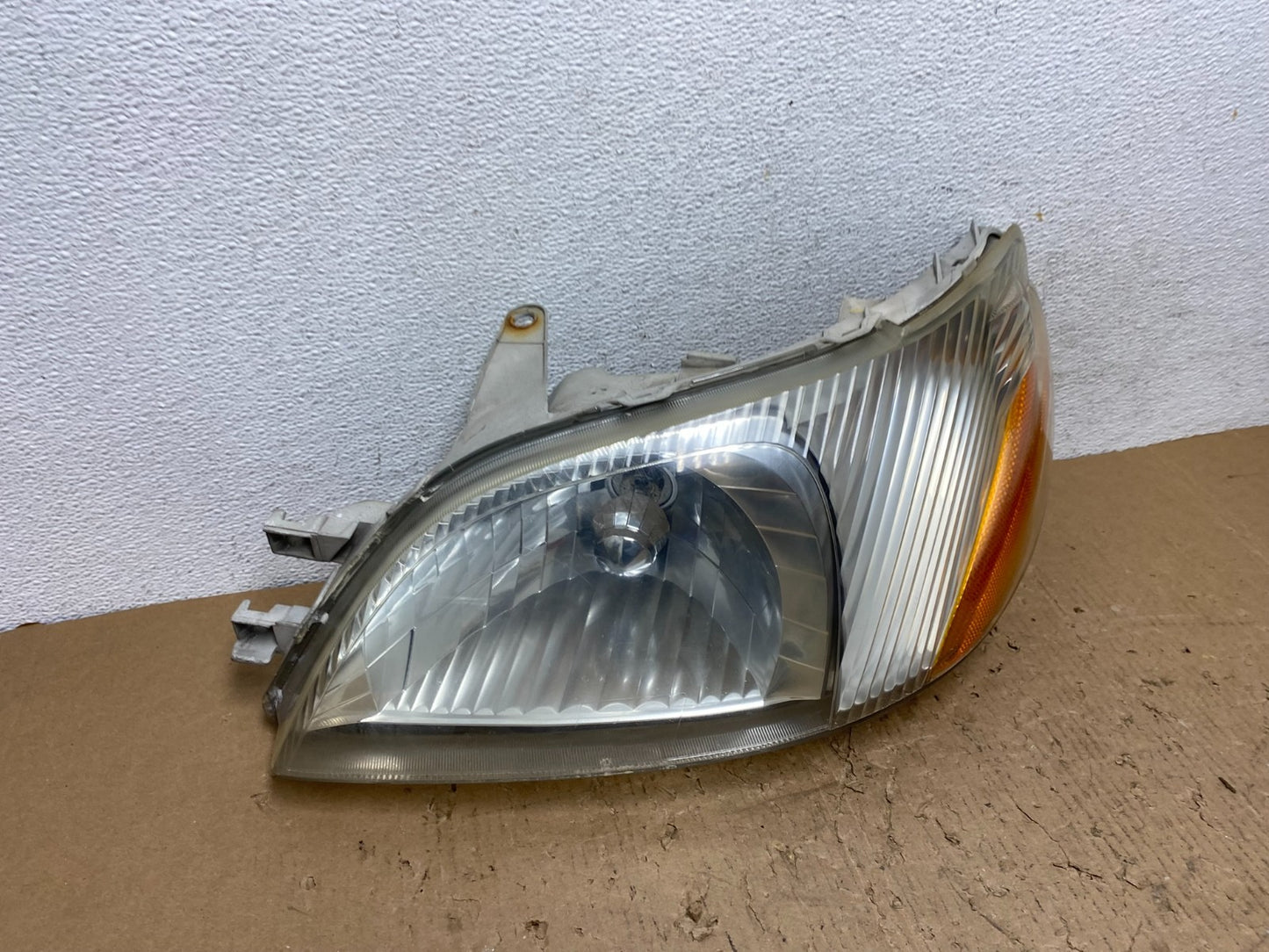 2000 2001 2002 Toyota Echo Left Driver LH Side Headlight AD8812 DW2