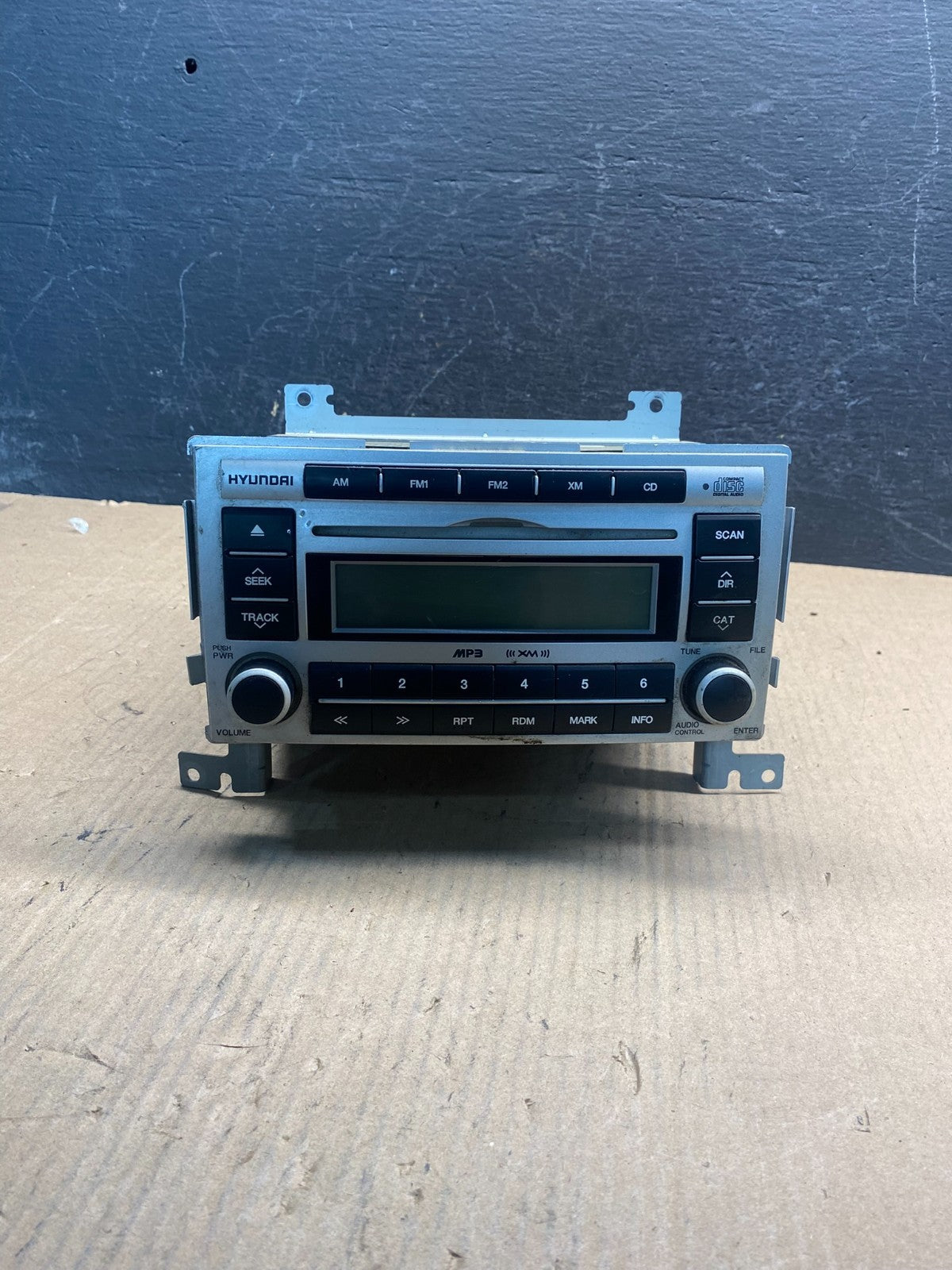 2007 to 2009 Hyundai Santa Fe AM/FM Radio CD Player AE7729 DW0