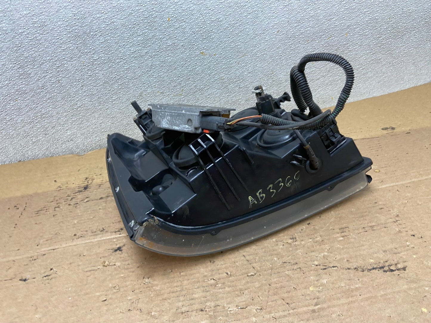 2002 to 2006 Cadillac Escalade Left Driver Lh Xenon HID Headlight Oem AB3360 DW7
