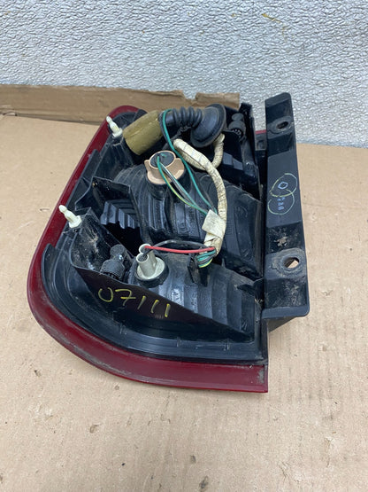 1999 to 2004 Nissan Pathfinder Right Passenger Rh Side Tail light Oem U7111 DW7