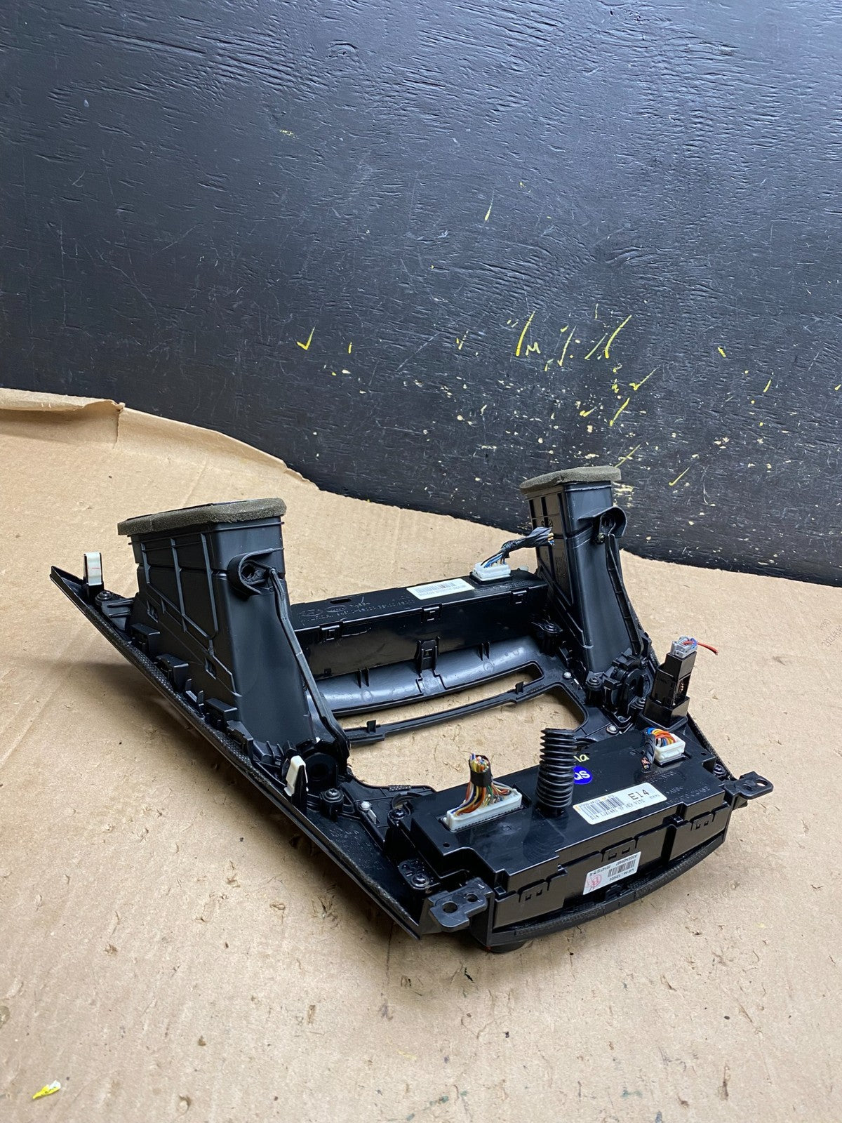 2011 to 2014 Hyundai Sonata Center Radio Climate Control Air Vent Bezel Z1819 DG3