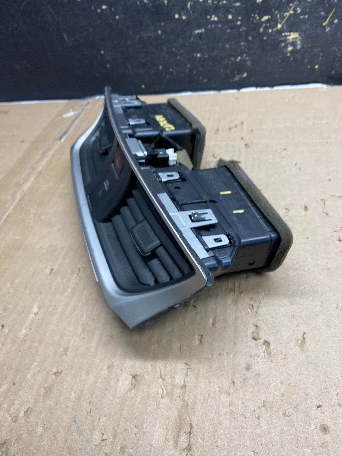 2013 to 2015 Nissan Sentra Air Vents Top Dash Center W/Hazzard Switch ab2072 DG2