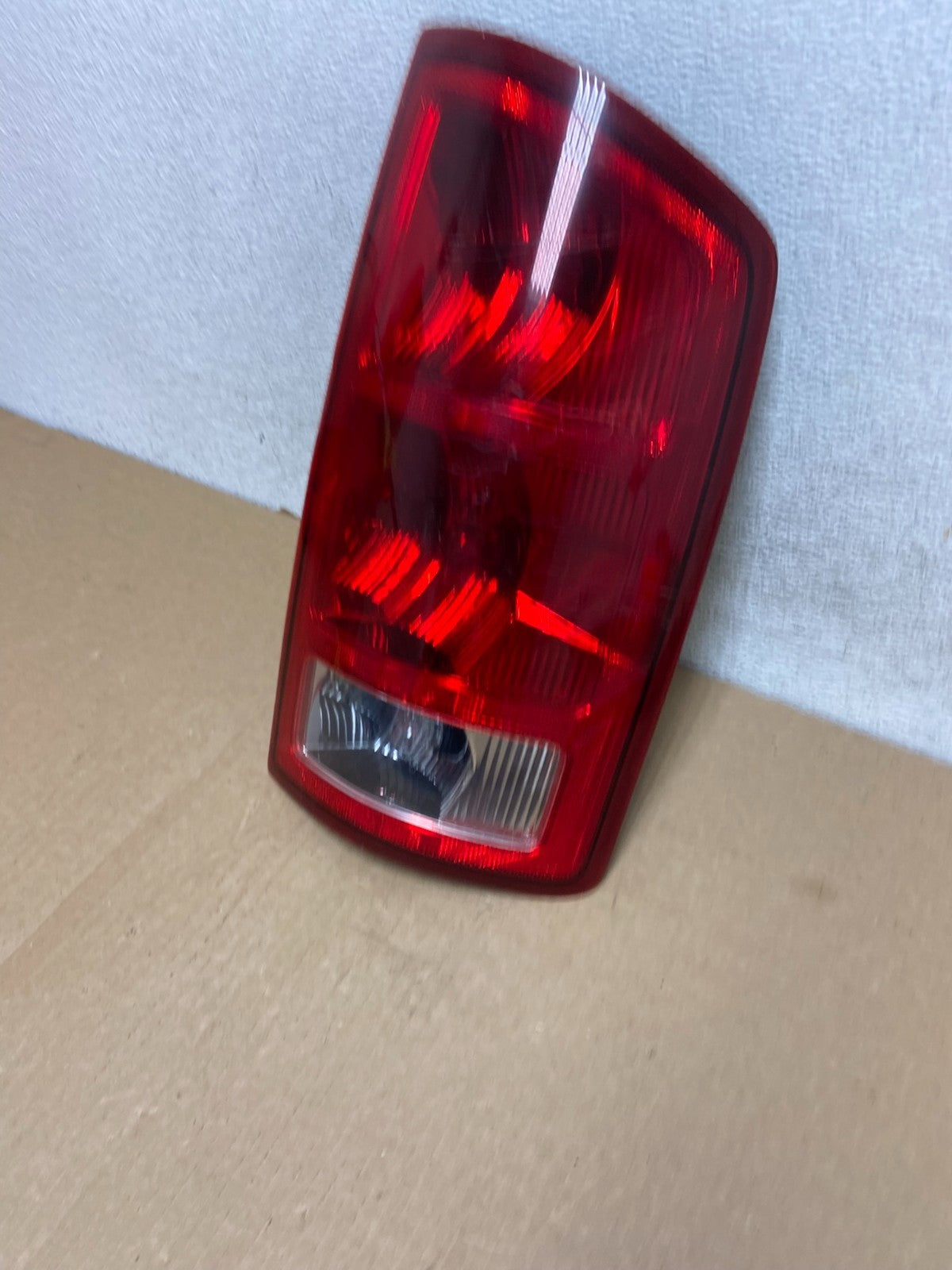 2002 to 2006 Dodge Ram 1500 Right passenger Rh side Tail Light AF9522 DW1
