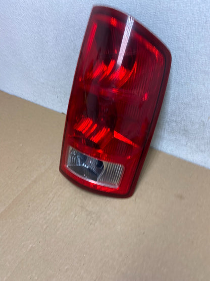 2002 to 2006 Dodge Ram 1500 Right passenger Rh side Tail Light AF9522 DW1
