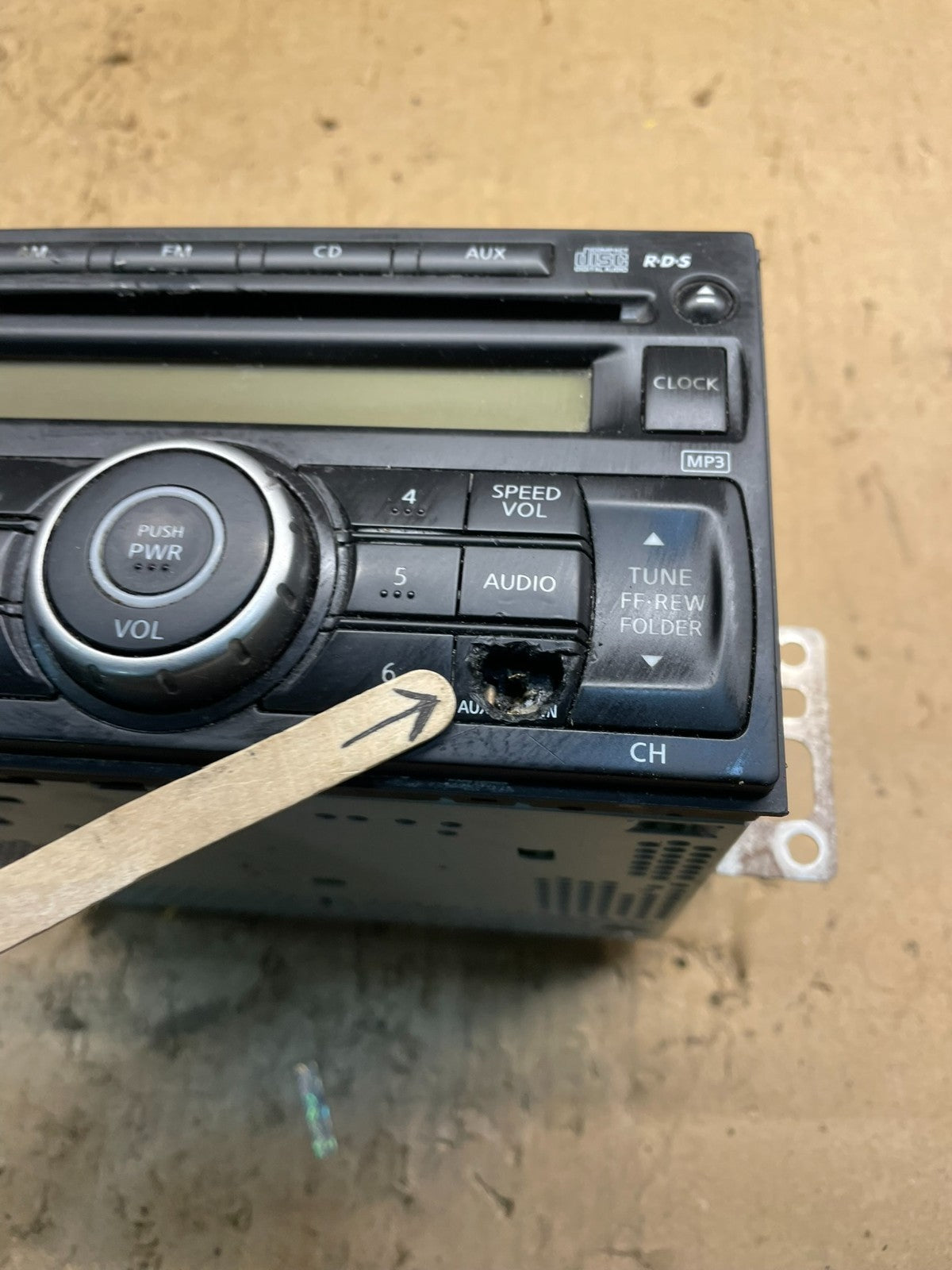 2012-2017 Nissan NV1500 Radio AM FM CD Player Receiver w7031 DG1