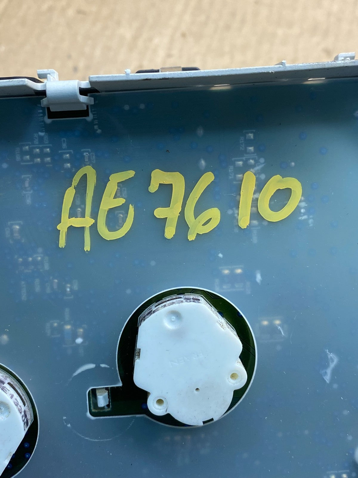 2009 to 2010 Mercury Marquis Speedometer Cluster Gauge ae7610 DG6