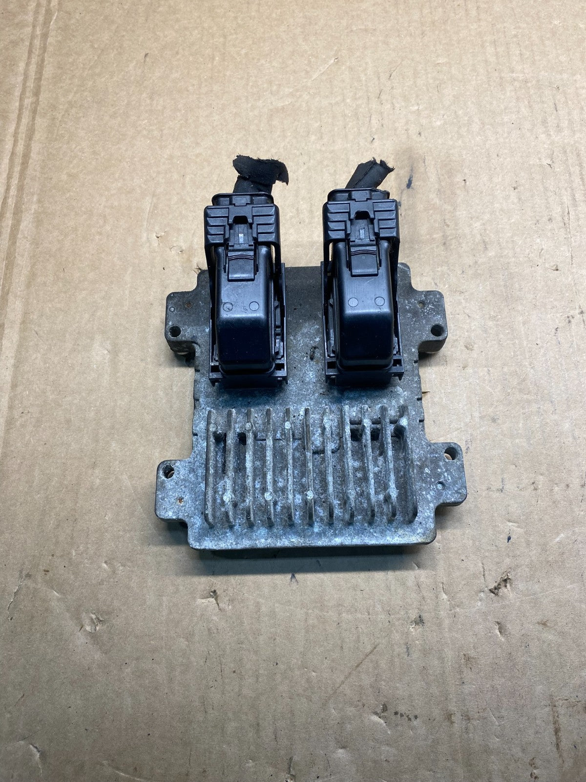2010 to 2013 Chevrolet Silverado Yukon Engine Control Module ECM ECU AC7826 DG0