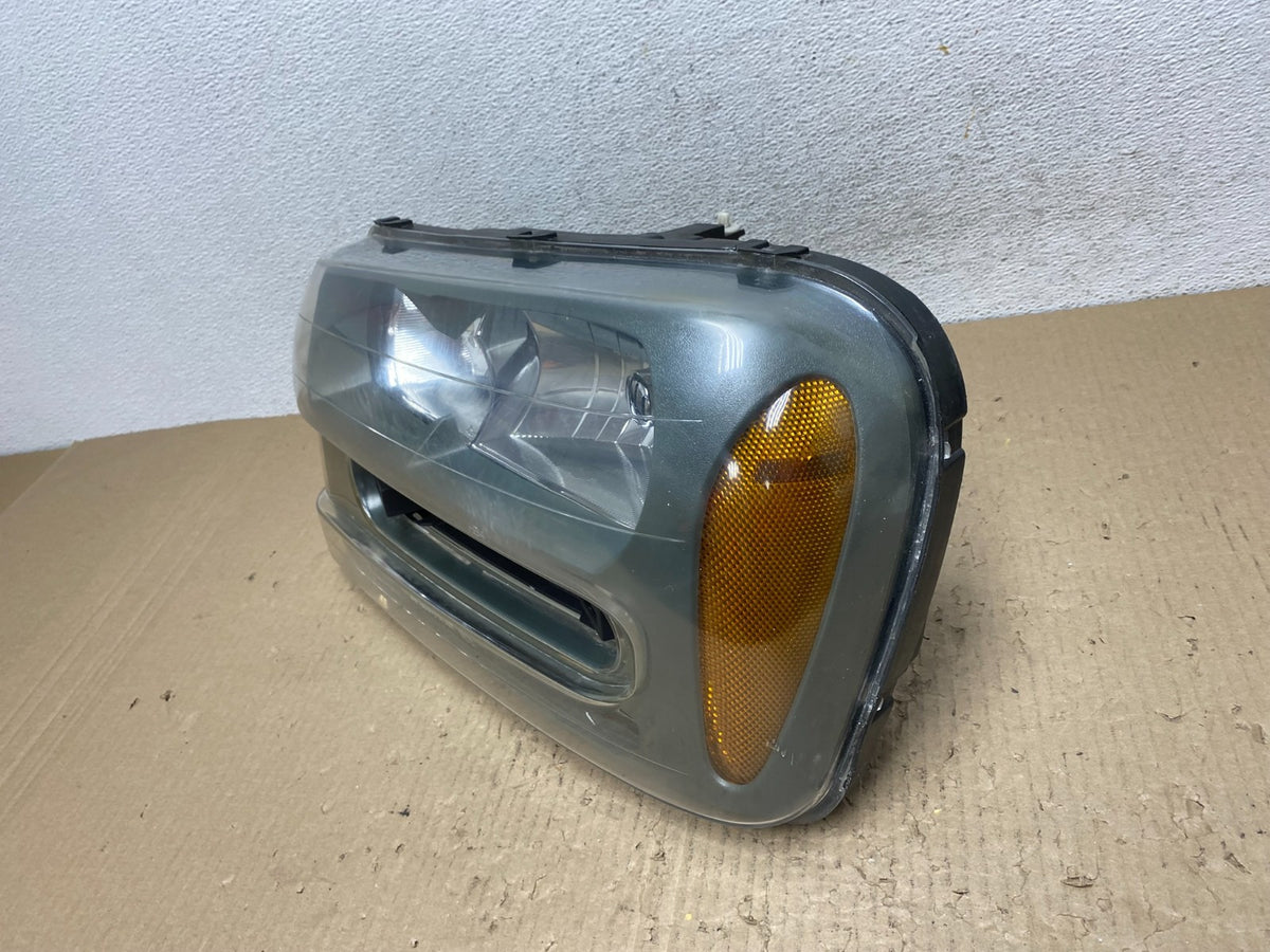 2002 - 2009 Chevrolet Trailblazer Left Driver LH Side Halogen Headlight AF28801