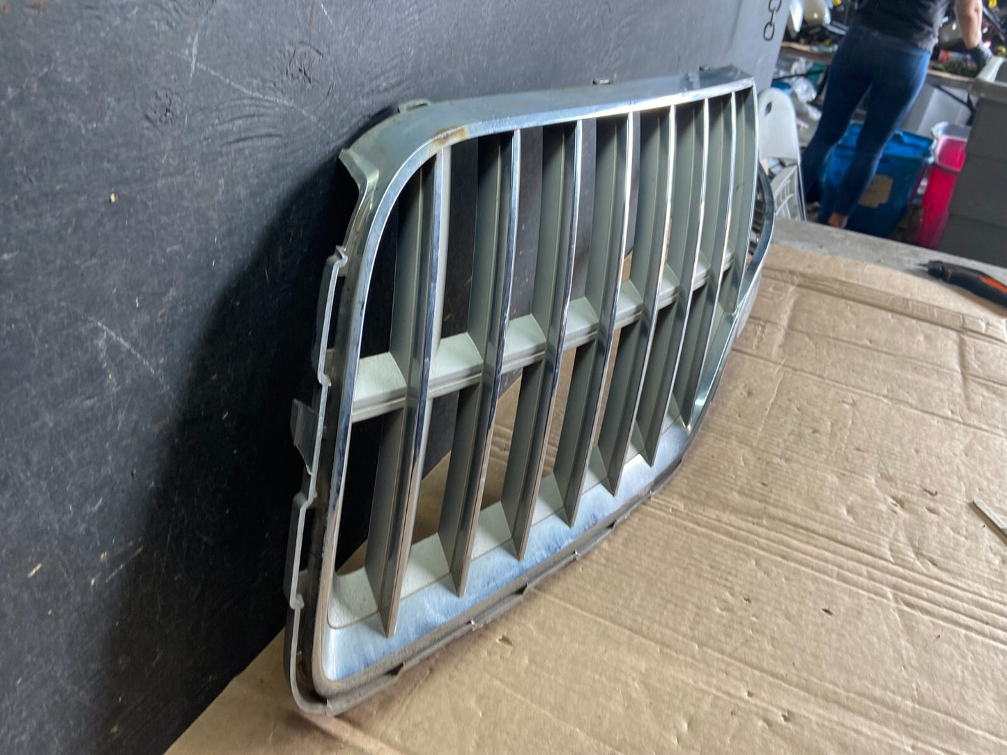 2010 to 2012 Lincoln MKT Left Driver LH Side Grille Grill OEM o1171 DG2