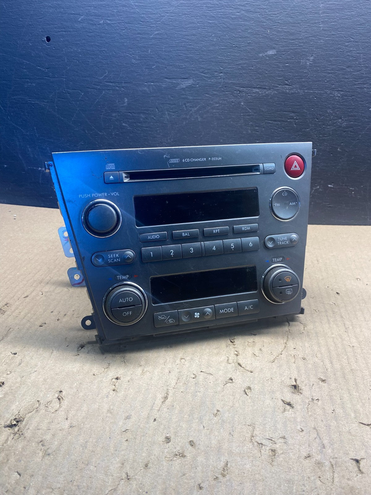 2005-2006 Subaru Legacy Outback Radio CD Player Casete Climate Control ac8957 DG0