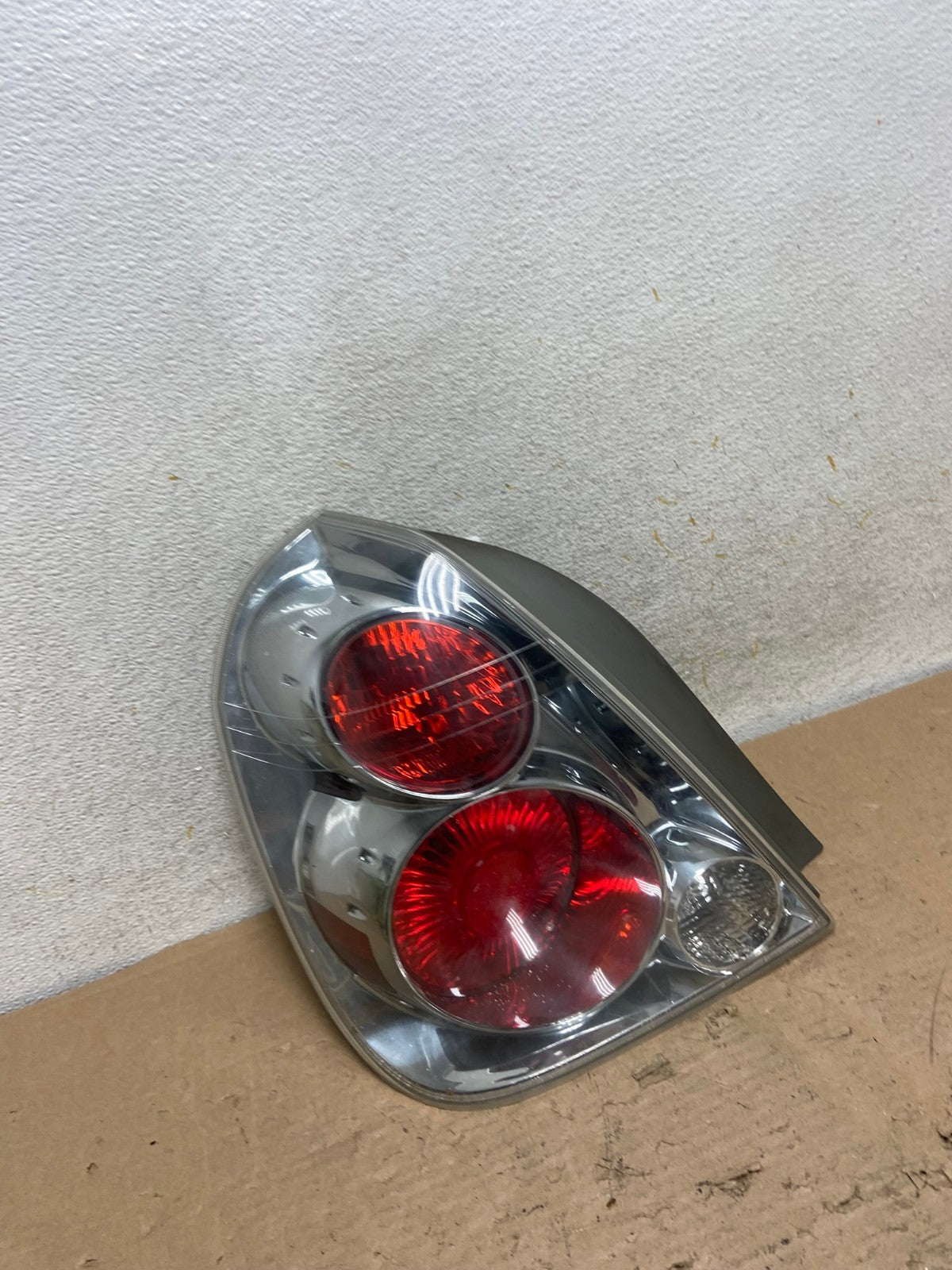 2005 to 2006 Nissan Altima Left Driver Side Tail Light AI1086 LK2
