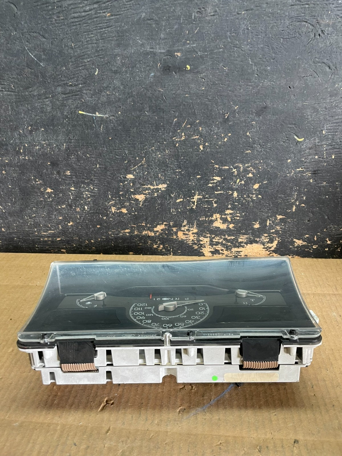 2003 2004 Lincoln Town Car Speedometer Gauge Cluster AB28924