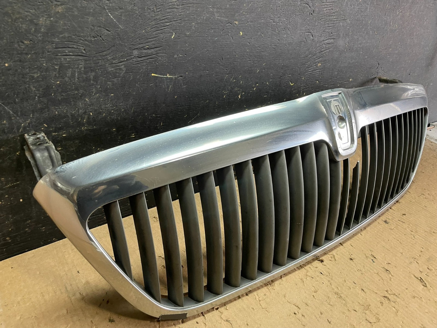 2003 to 2006 Lincoln Navigator Front Upper Grill Grille Oem z5633 DG1