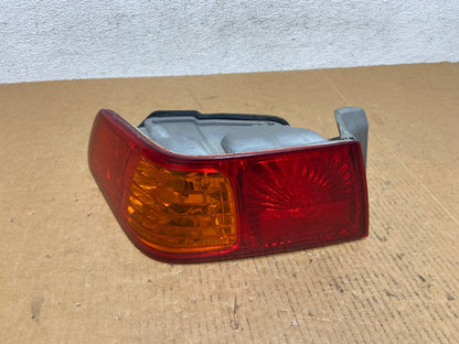 2000 to 2001 Toyota Camry Tail Light Left Driver Lh Side AE0667 LK0