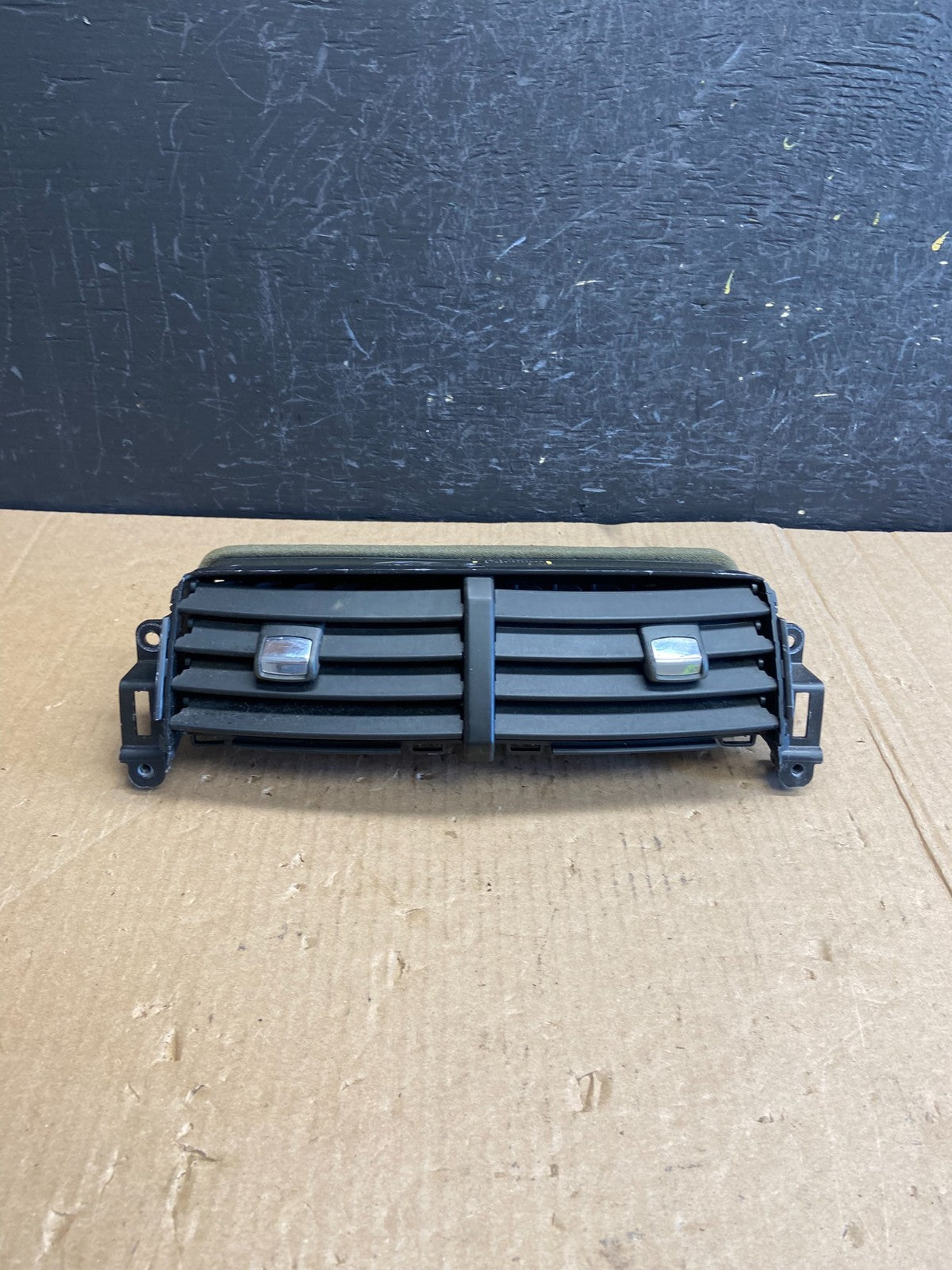 2011 to 2014 Ford Edge Center Dash Radio Panel Air Vent AE4249 DG0