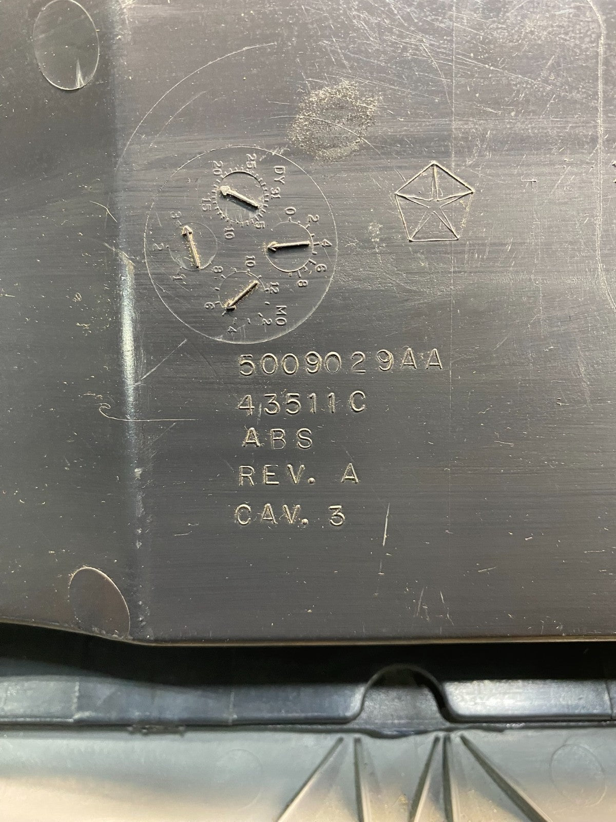 2001 - 2007 Chrysler Town Country Glove Box Compartment AH7433 DG7