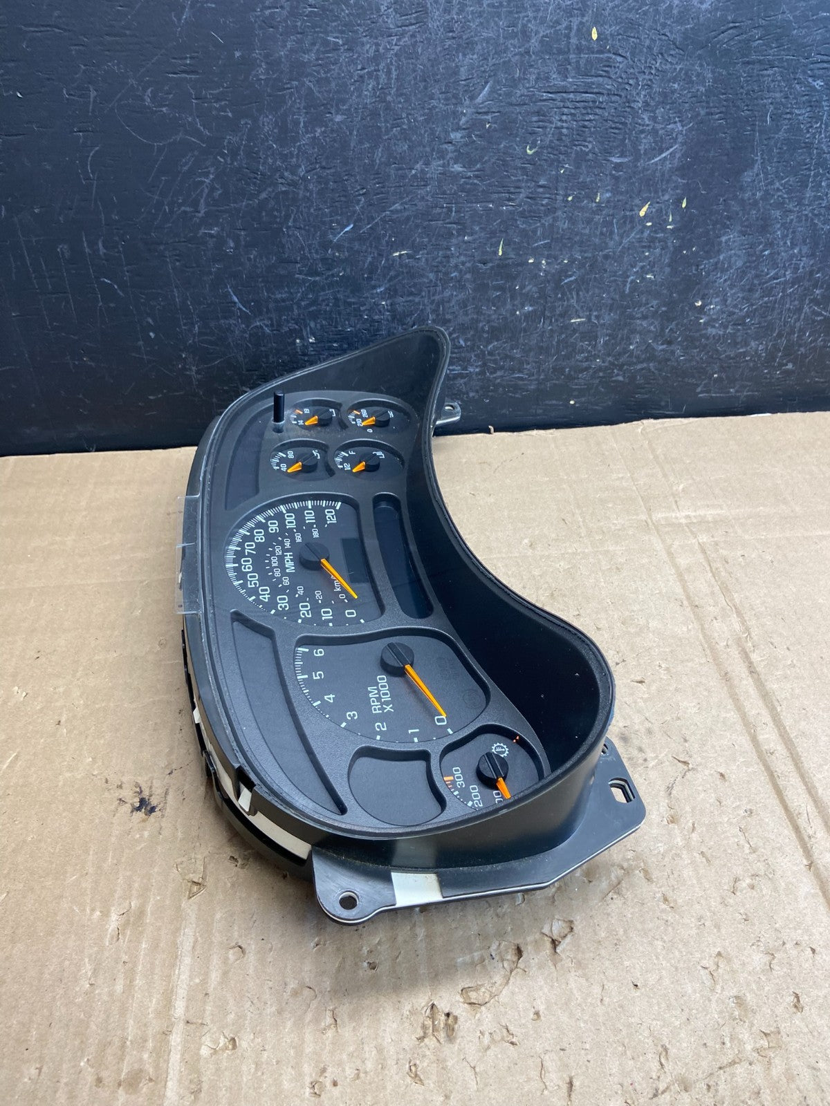 2003 to 2006 Chevrolet Silverado Yukon Cluster Gauge Speedometer AE1894 DG1