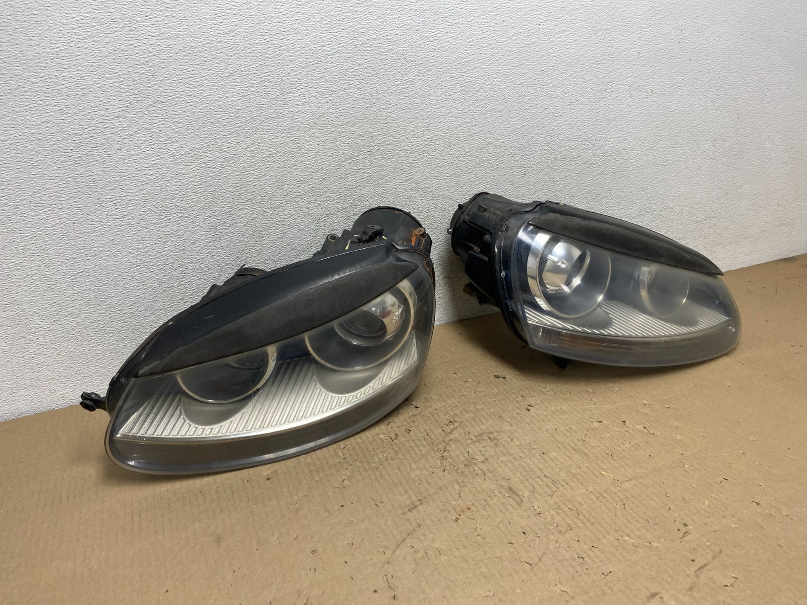 2006 to 2009 Volkswagen Jetta Golf Left+Right HID Xenon Headlights AG6530 DW2