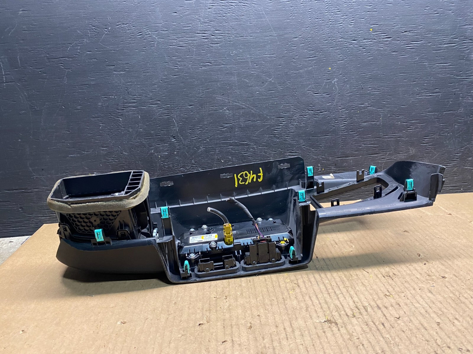2020 to 2023 Ford  Explorer Console Radio Display Screen Air Vents F4631 DG15