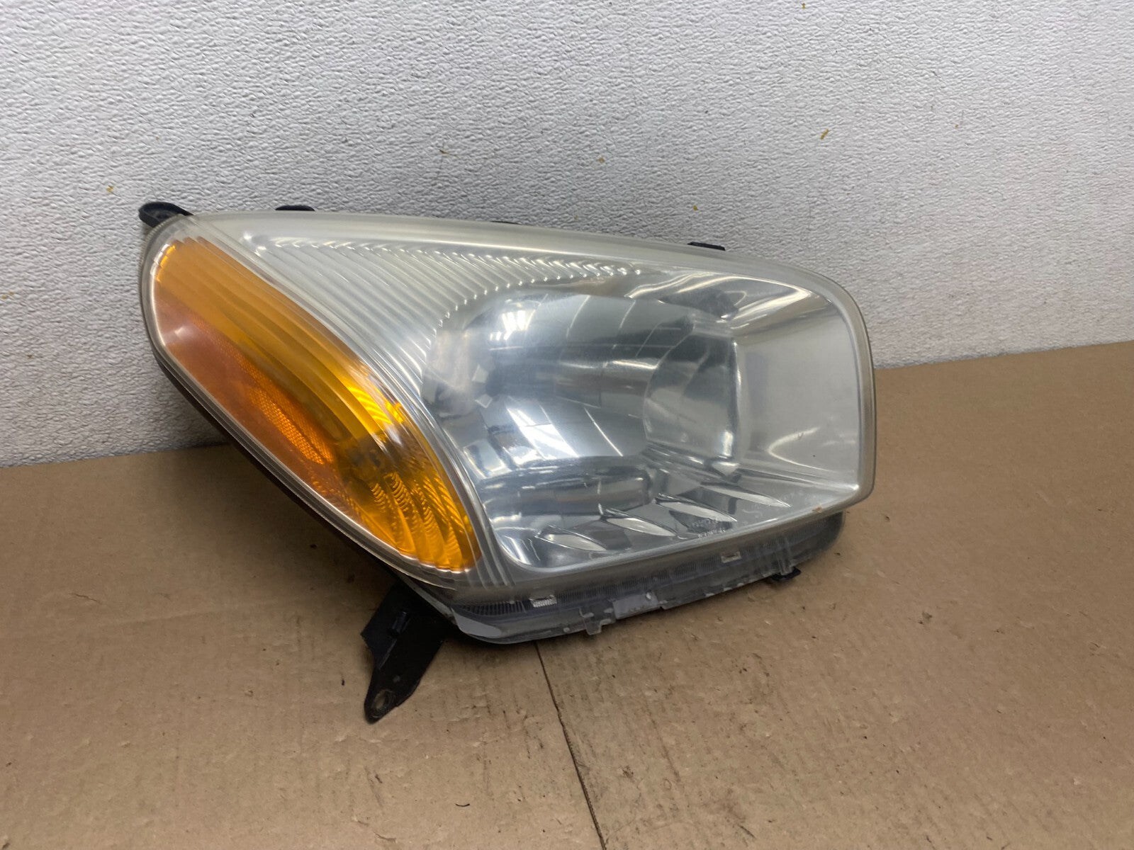 2001 to 2003 Toyota Rav4 Right Passenger RH Side Headlight Halogen M5653 DW0