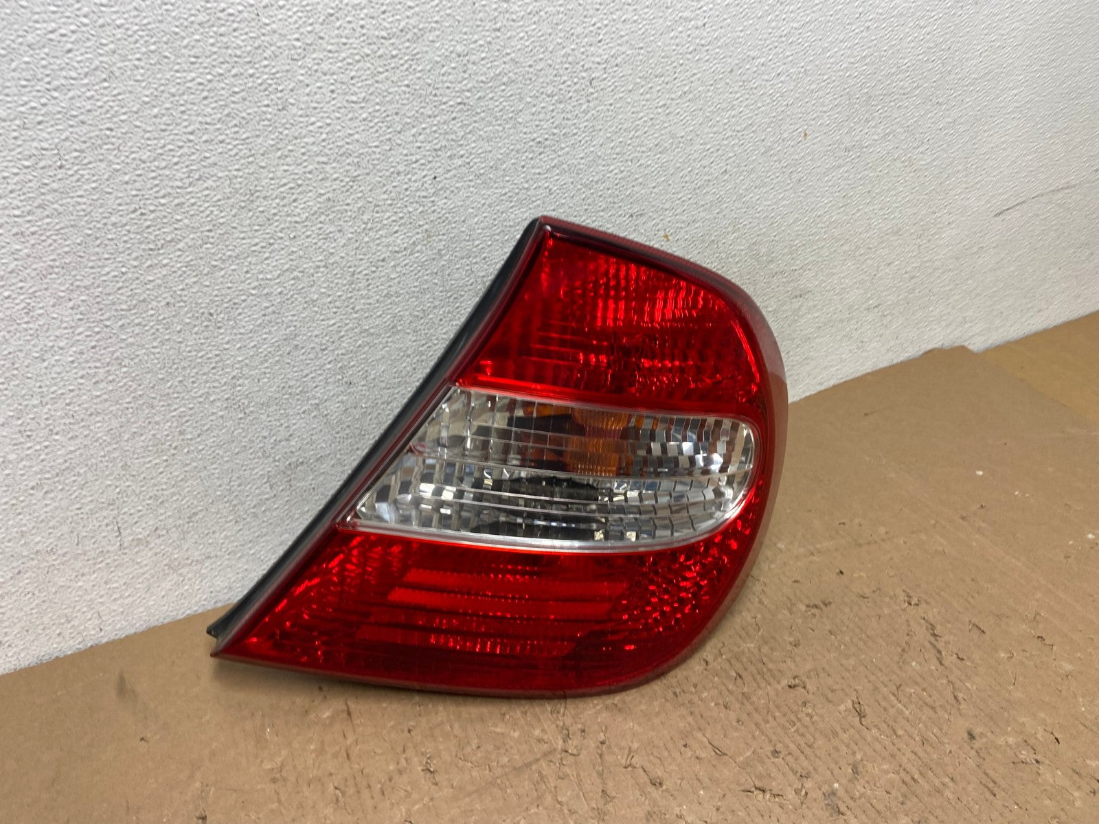 2002 2003 2004 Toyota Camry Tail Light Right Passenger Rh Side AD8772 LK2