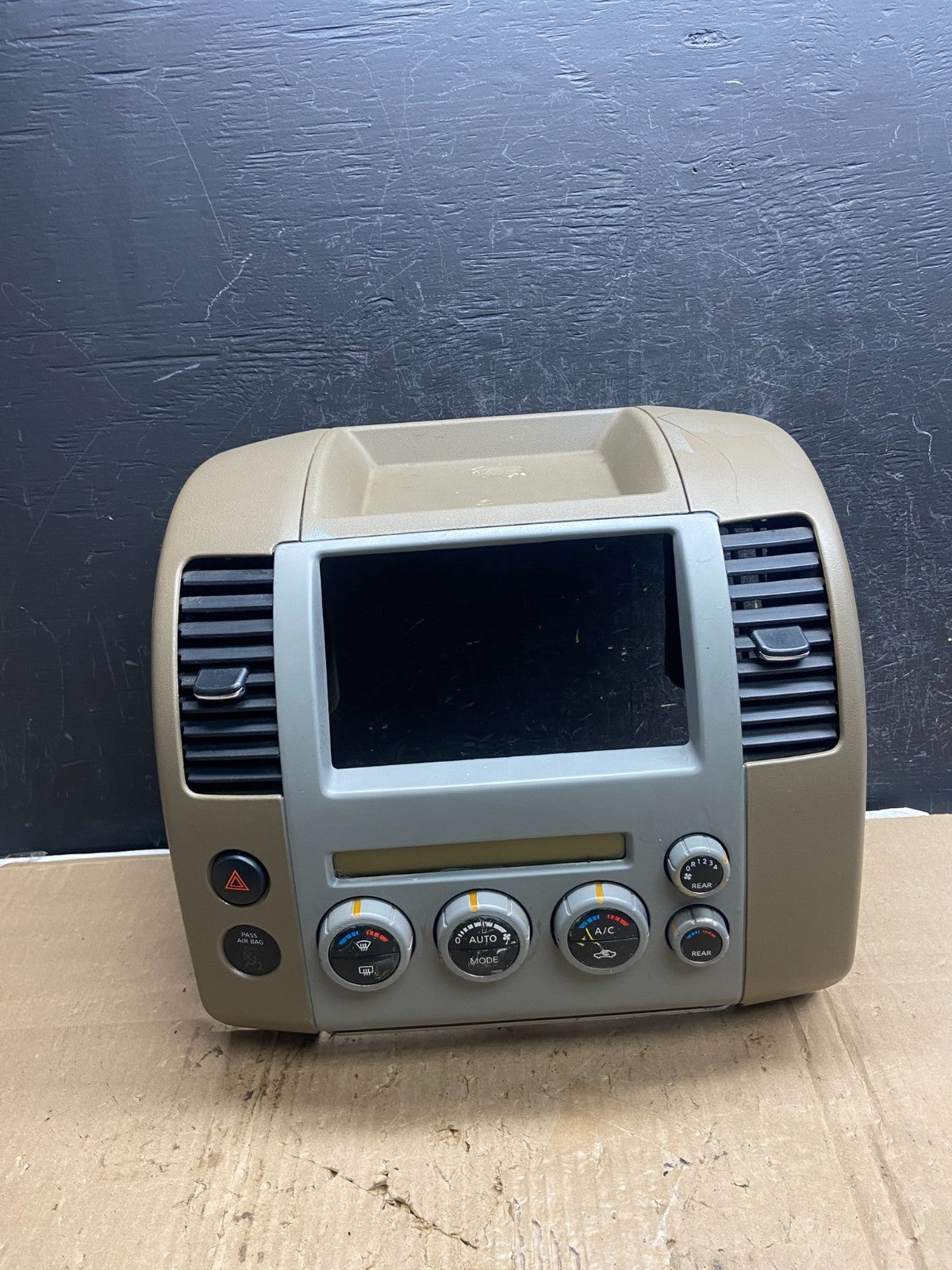 2005-2008 Nissan Pathfinder Radio A/C Heat Temperature Climate Control AE2080 DG0