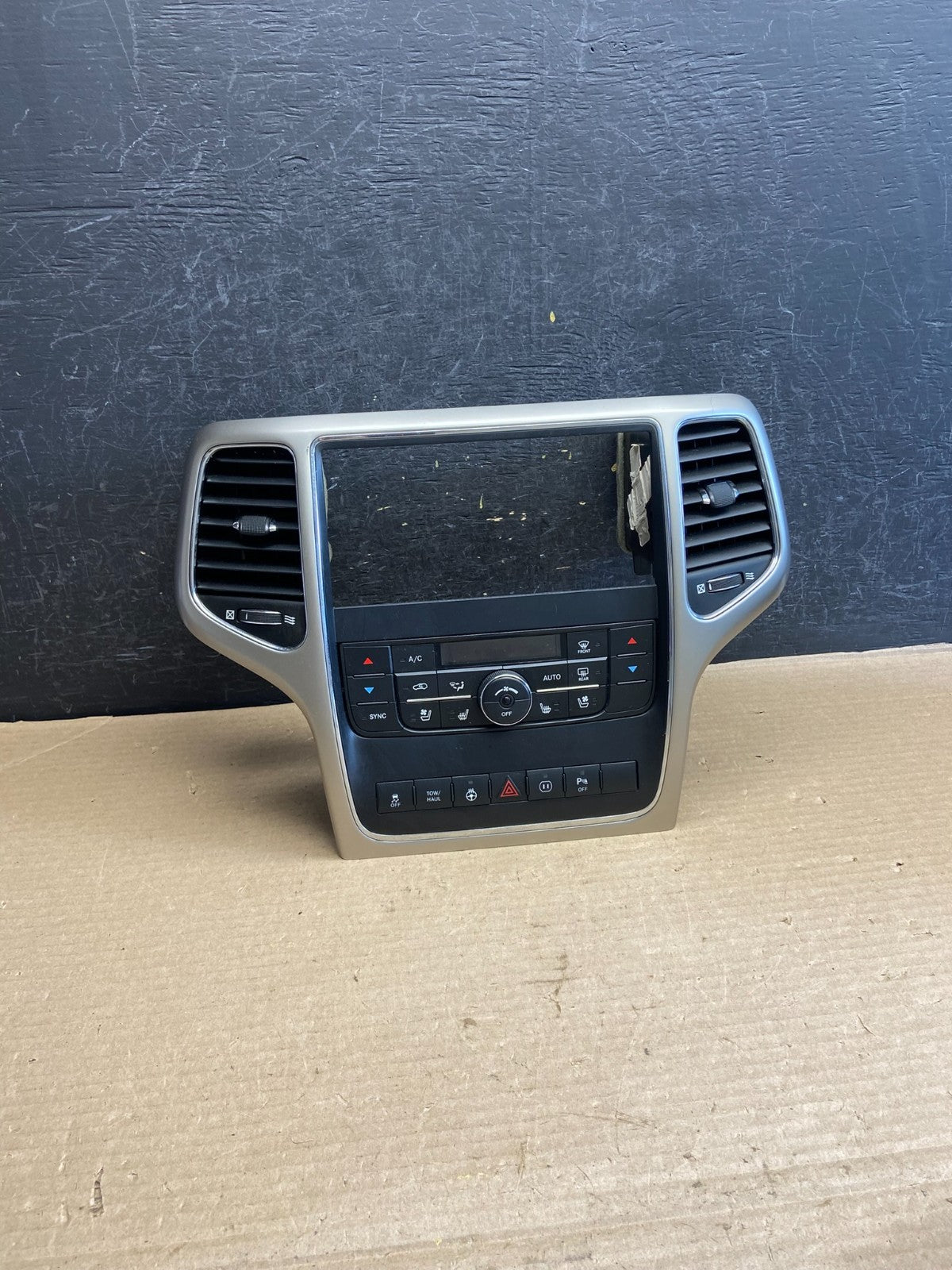 2011-2013 Jeep Grand Cherokee Center Radio Climate Control Bezel Vent AH3526 DG0