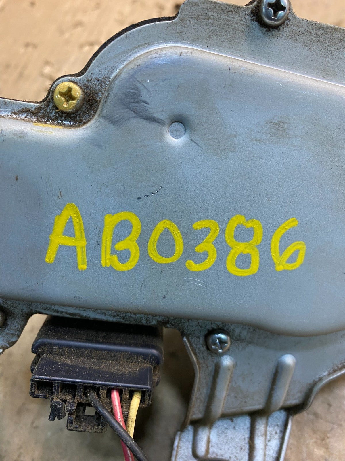 2010 to 2016 Cadillac SRX Rear Windshield Washer Wiper Motor ab0386 DG7
