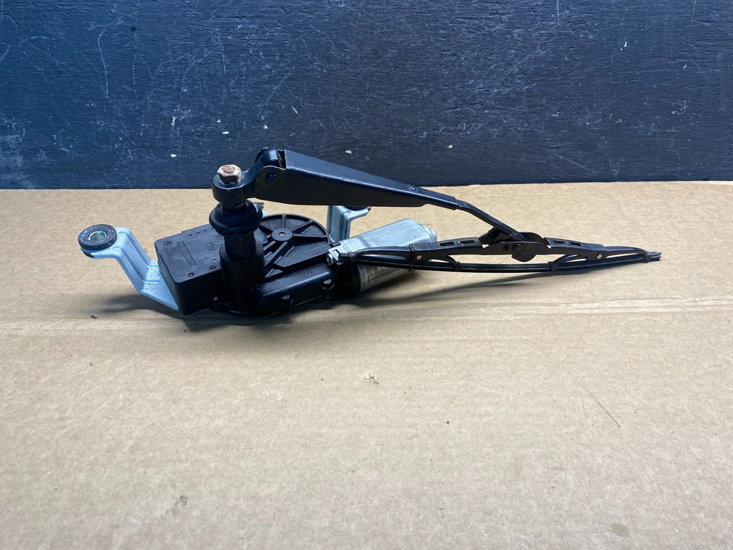 2010 to 2016 Cadillac SRX Rear Windshield Washer Wiper Motor af6880 DG3