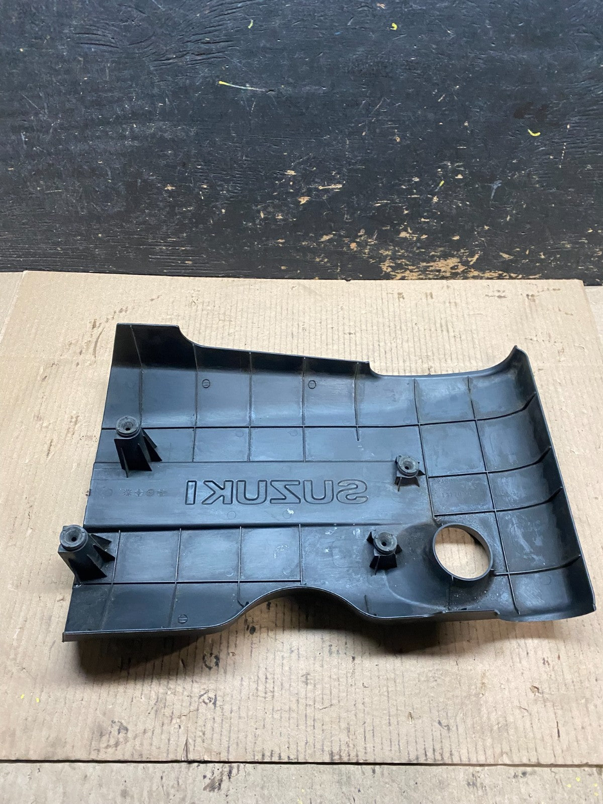 2009-2013 Suzuki Grand Vitara 2.4L Upper Top Engine Motor Dust Cover W5605 DG5