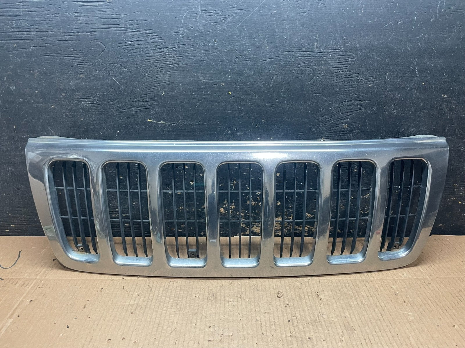 1999 to 2003 Jeep Grand Cherokee Front Upper Grill Grille y1893 DG0