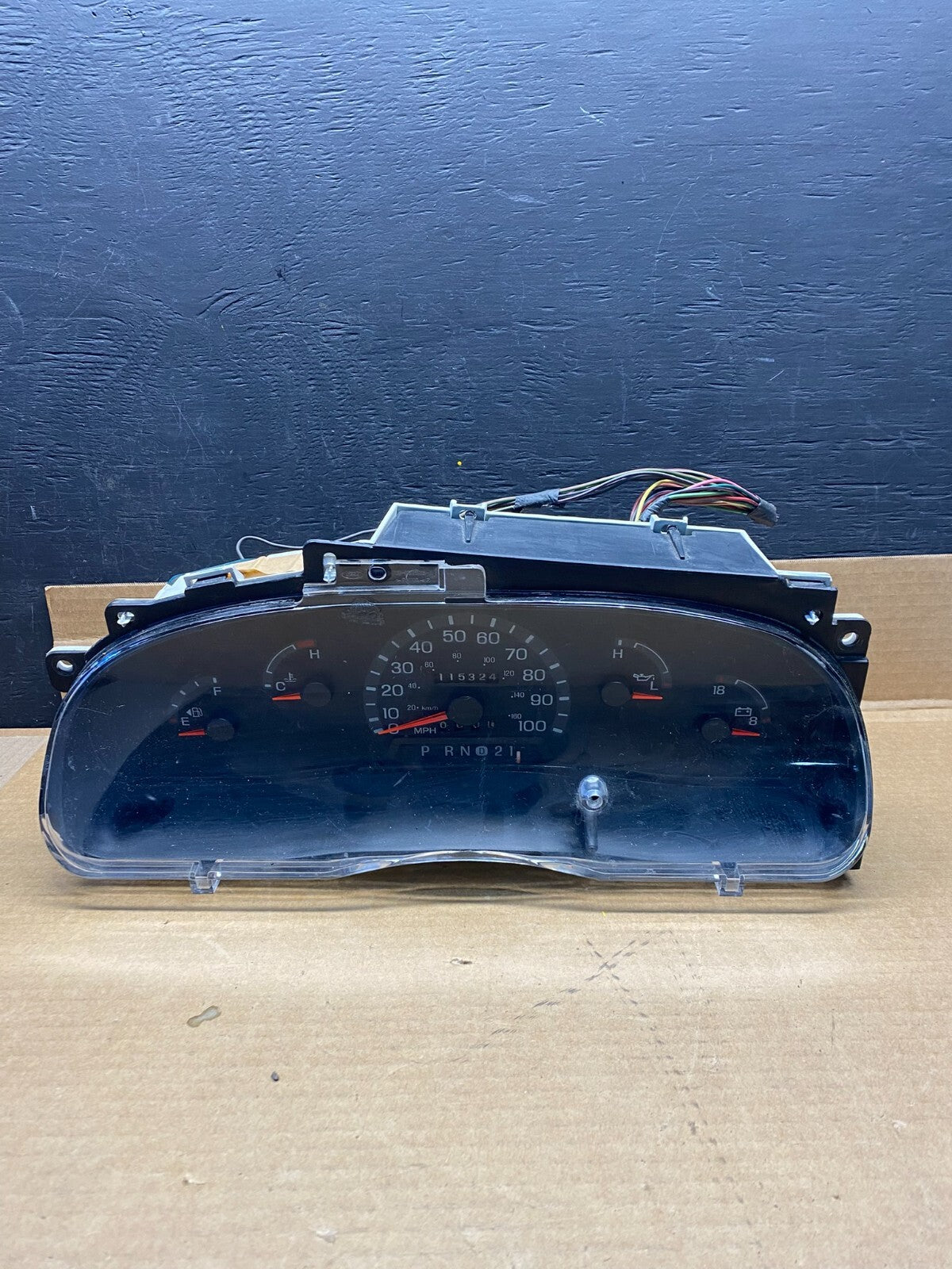 2001 to 2002 Ford Econoline E250 E350 Van Speedometer Instrument Cluster H14530