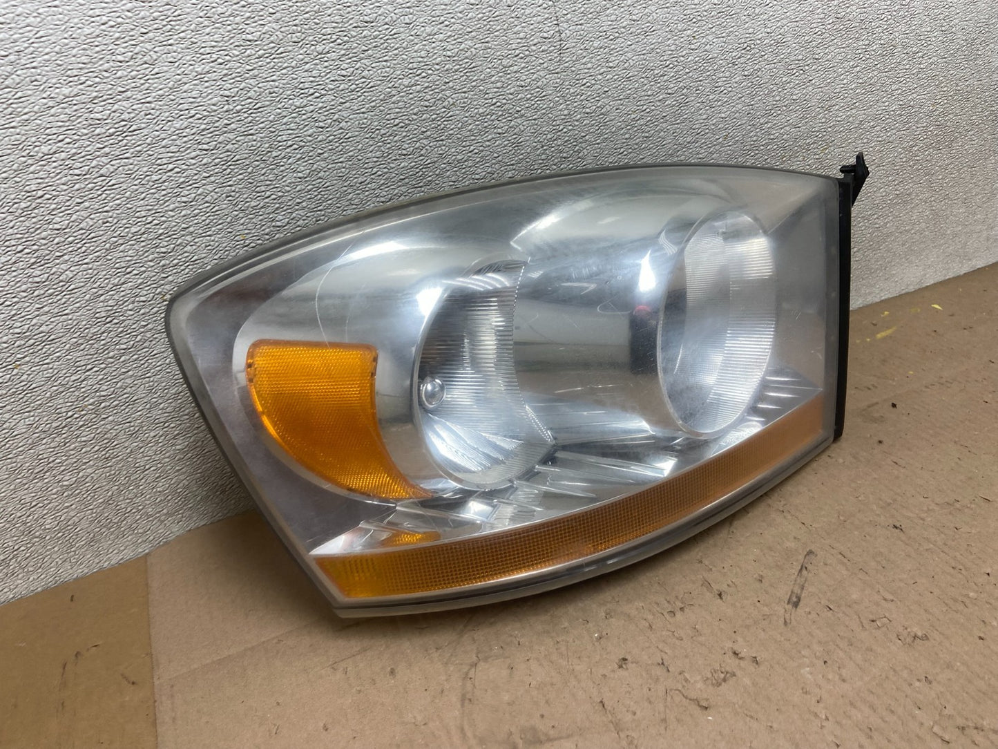 2006 to 2008 Dodge Ram 2500 Right Passenger Halogen Headlight OEM AA0605 DW2