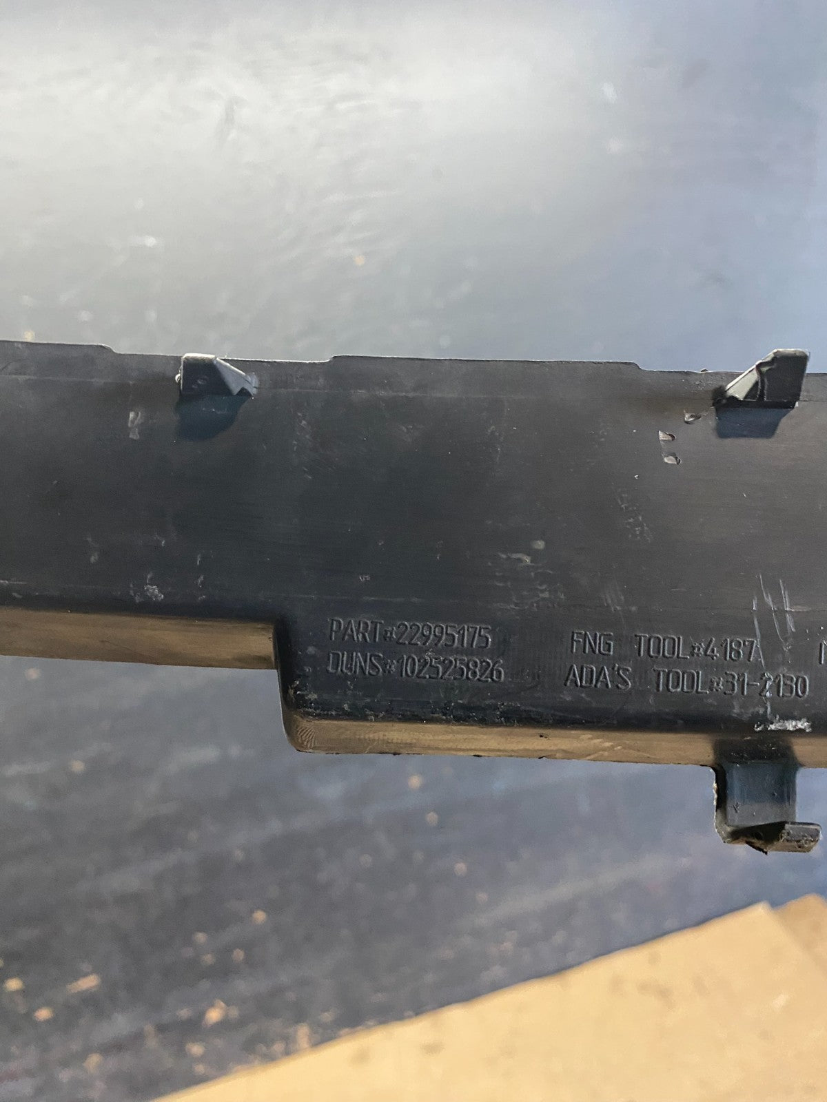 2014 - 2016 Chevrolet Malibu Front Upper Inner Grille Air Deflector OEM R2222 DG10