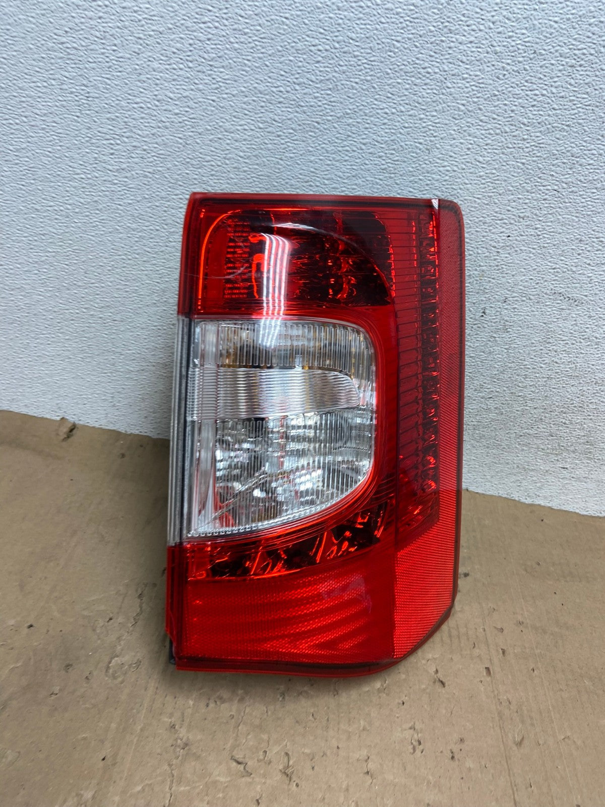 2011-2016 Chrysler Town and Country Right Passenger RH Tail Light AE9204 LK2