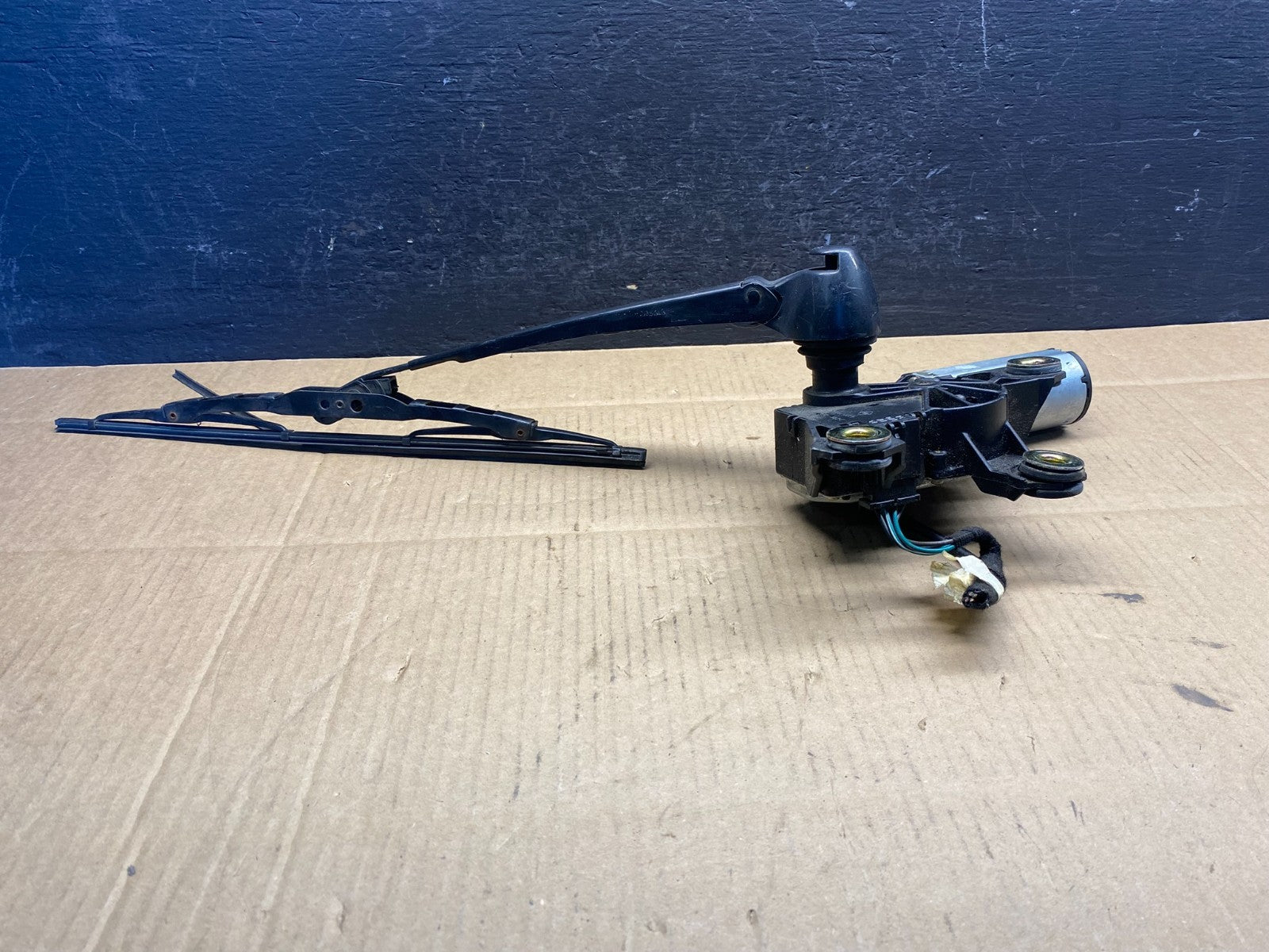 2001 to 2006 Volkswagen Golf Rear Windshield Wiper Motor AD5034 DG1