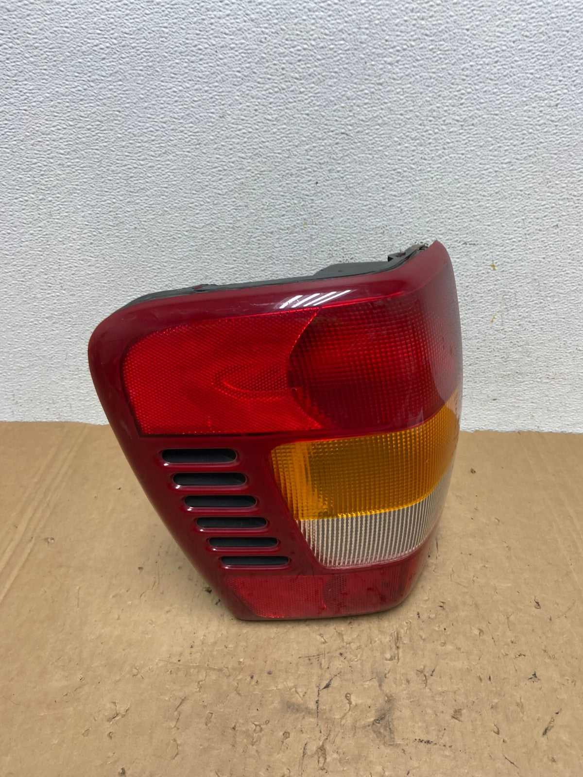 1999 - 2004 Jeep Grand Cherokee WJ Left Driver Lh Tail Light AD3089 LK2