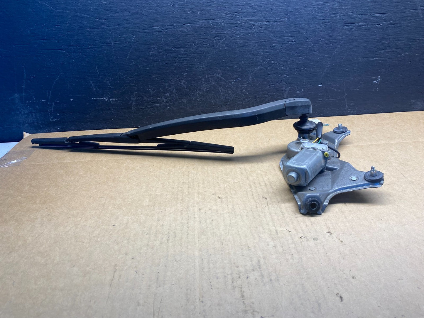 2004 to 2009 Toyota Prius Rear Wiper Windshield Motor ac2777 DG1