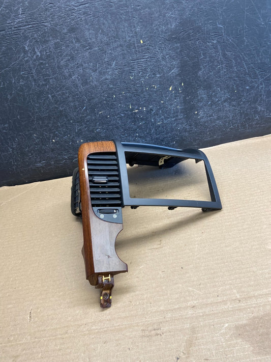 2006-2012 Hyundai Entourage Sedona Center Radio Clock Bezel Air Vent ah1359 DG0