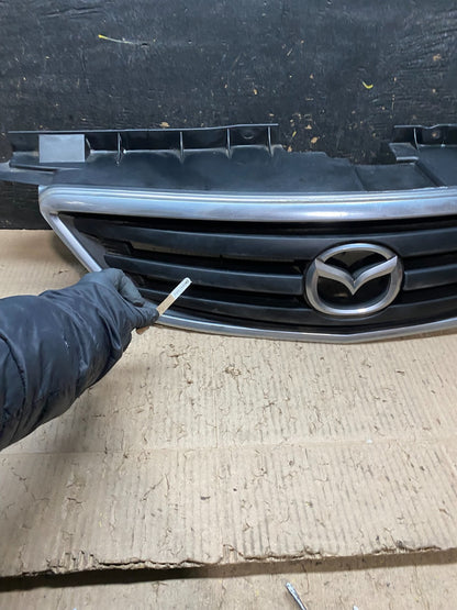 2000 2001 Mazda MPV Front Upper Grille Grill Oem X8262 DG3
