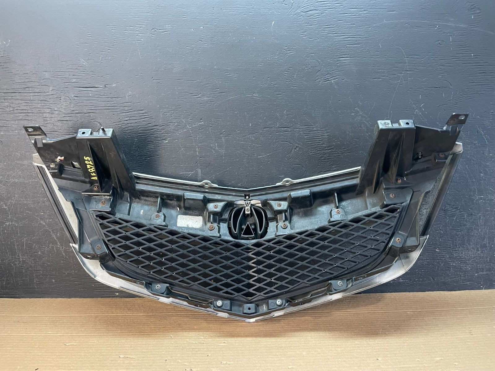 2010 to 2013 Acura MDX Front Upper Grill Grille Emblem AE8725 DG3