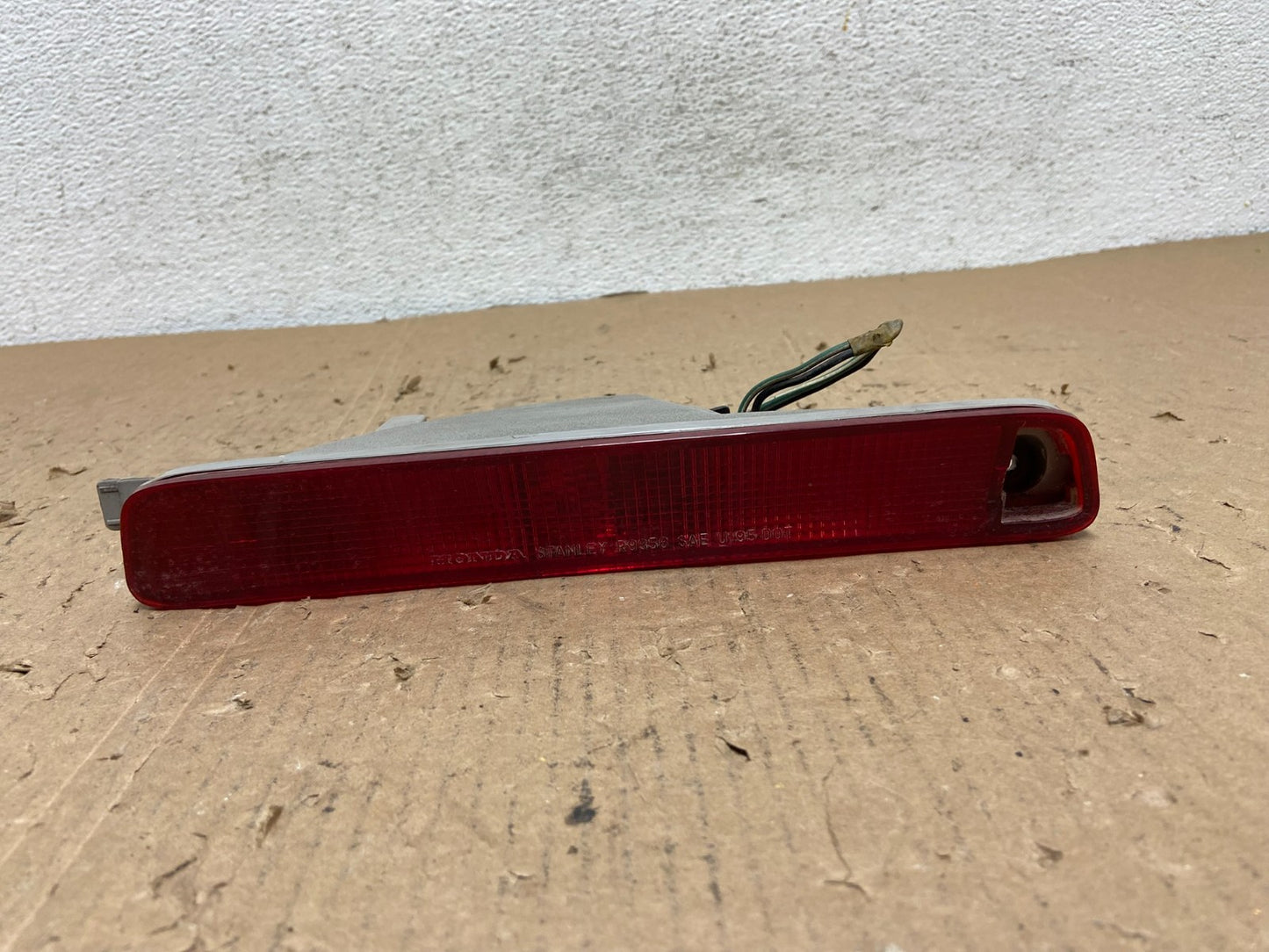 1999 to 2004 Honda Odyssey Rear 3rd Brake Light Lamp ad8161 DG0