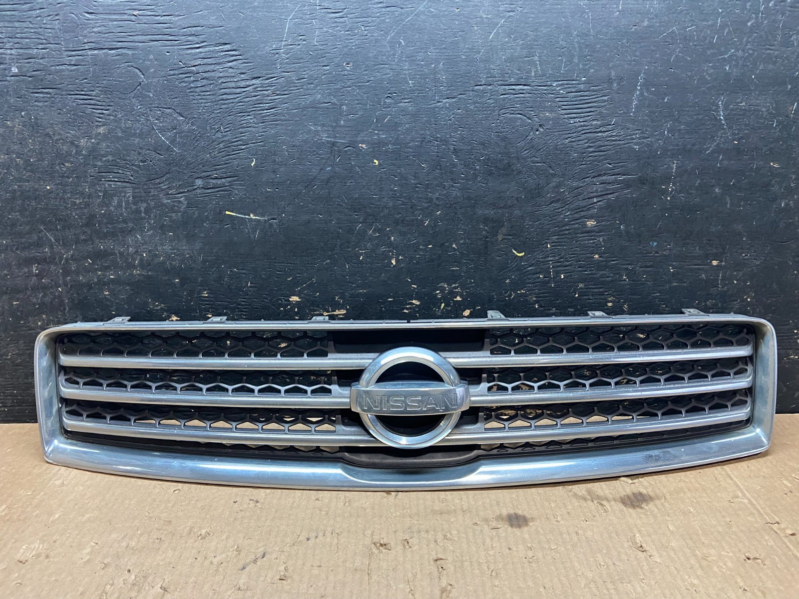 2009 to 2011 Nissan Maxima Front Upper Grill Grille 62070-9N00A Z3220 DG0