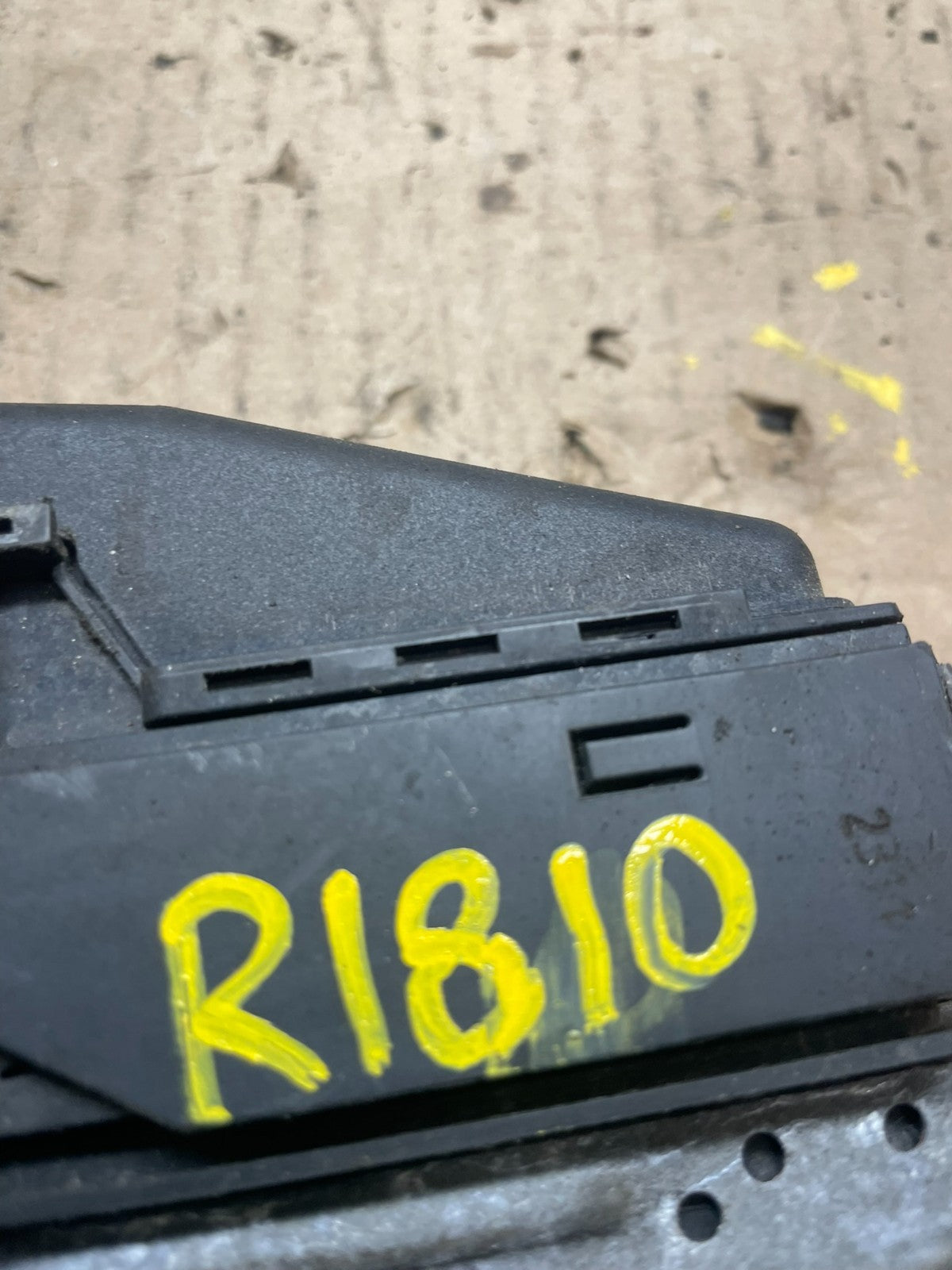 International Navistar Engine Computer ECM ECU 1890993C1 r1810 DG4