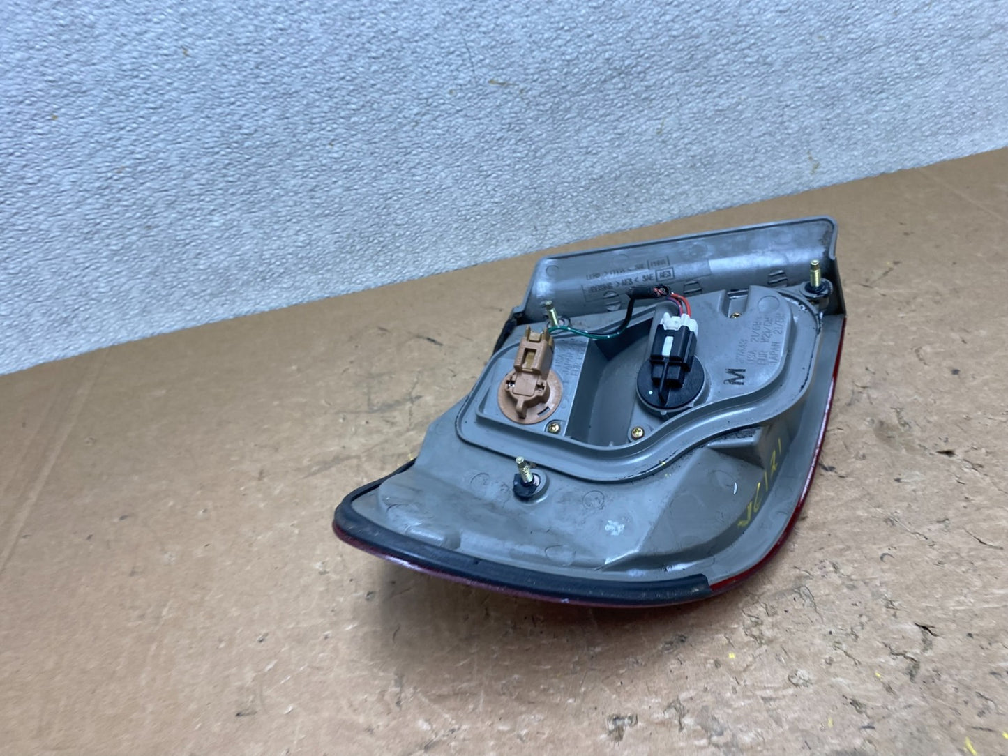 2000 - 2001 Infiniti i30 Right Passenger Rh Side Tail Light Oem V6121 DW4