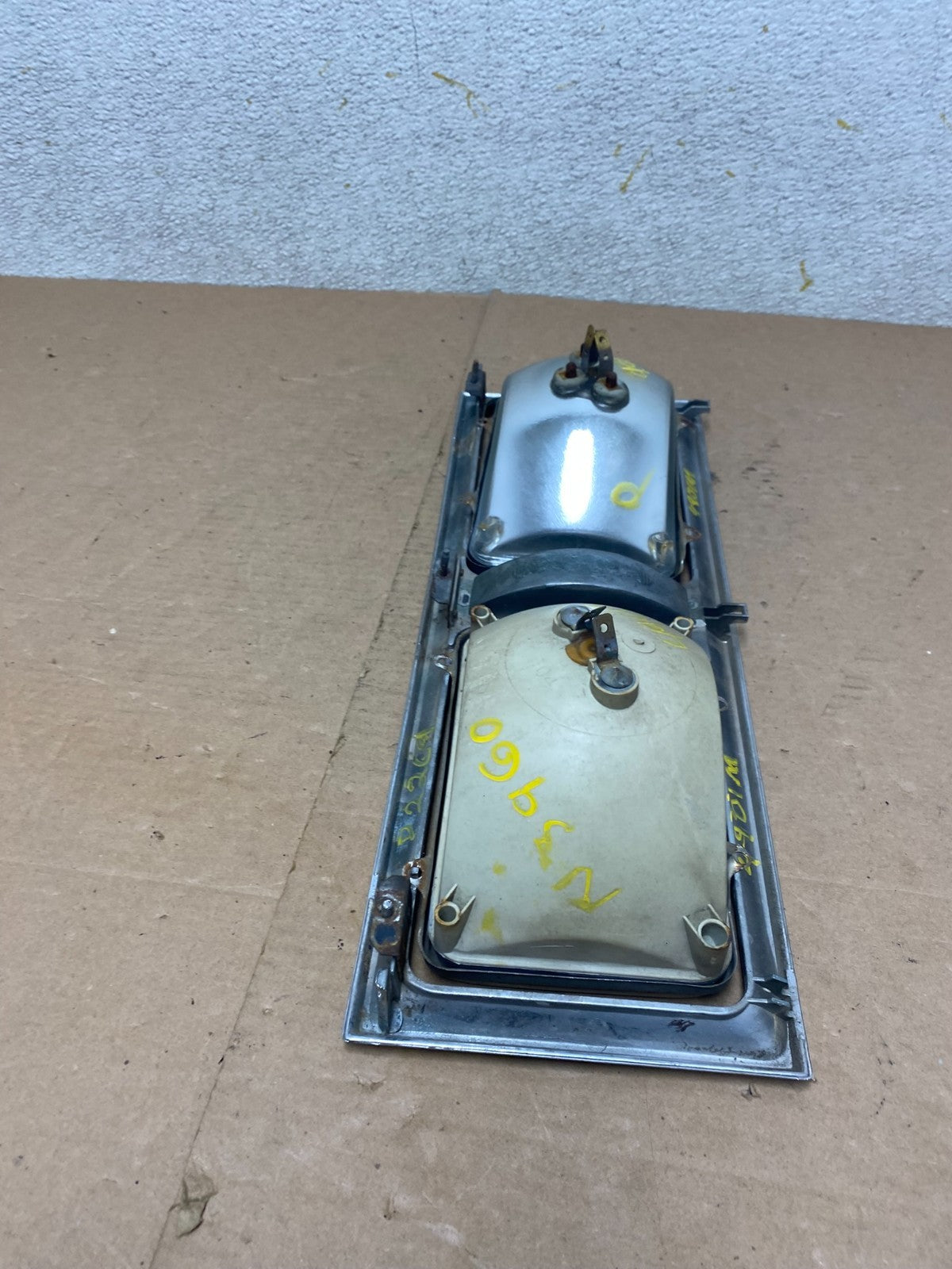 1980 to 1989 Lincoln Town Car Left Or Right HeadLight E0VB-130520-AH P2269 DG4