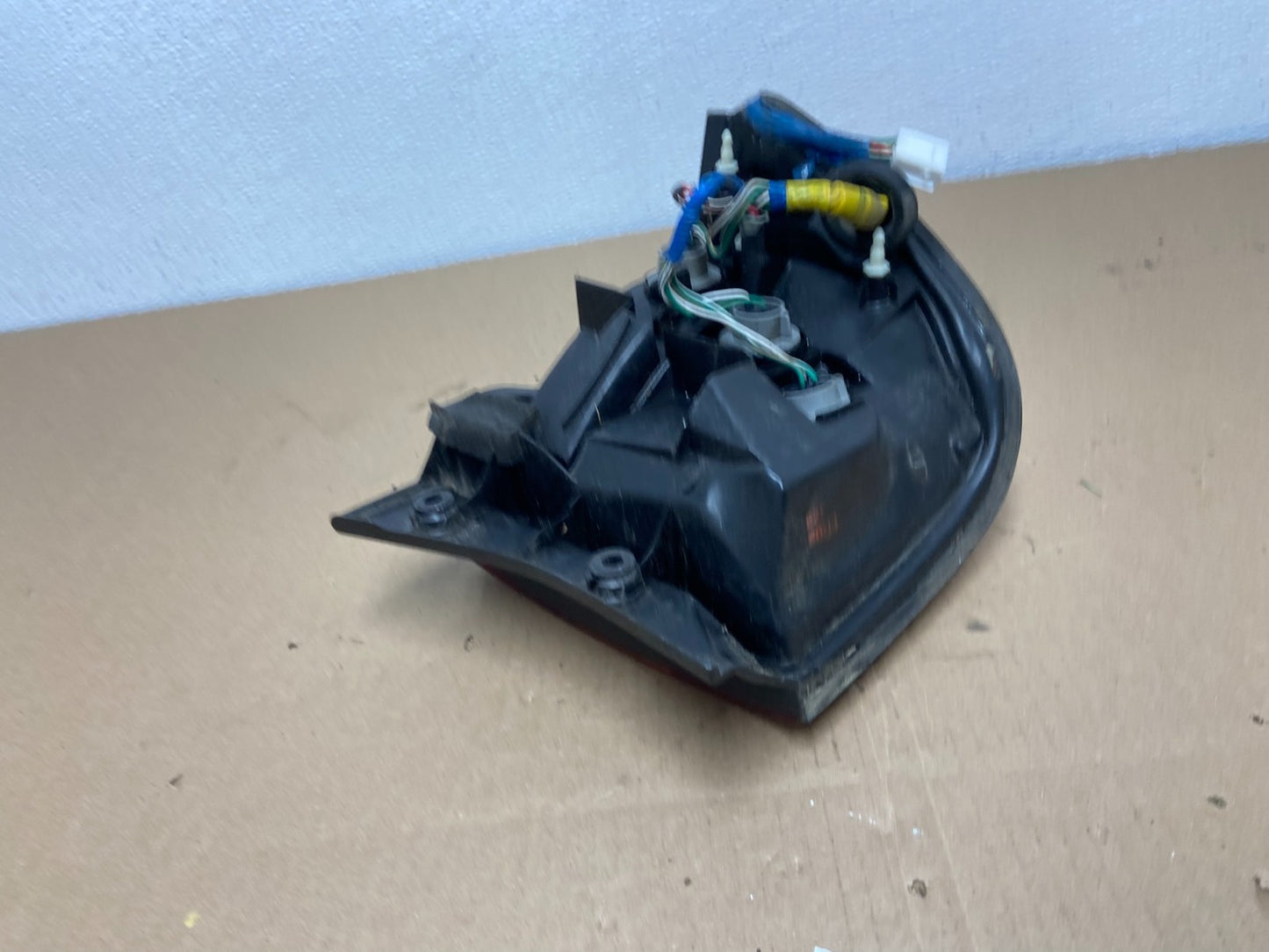 1998 1999 2000 Lexus LS400 Right Passenger RH Side Tail Light AB6352 DW4