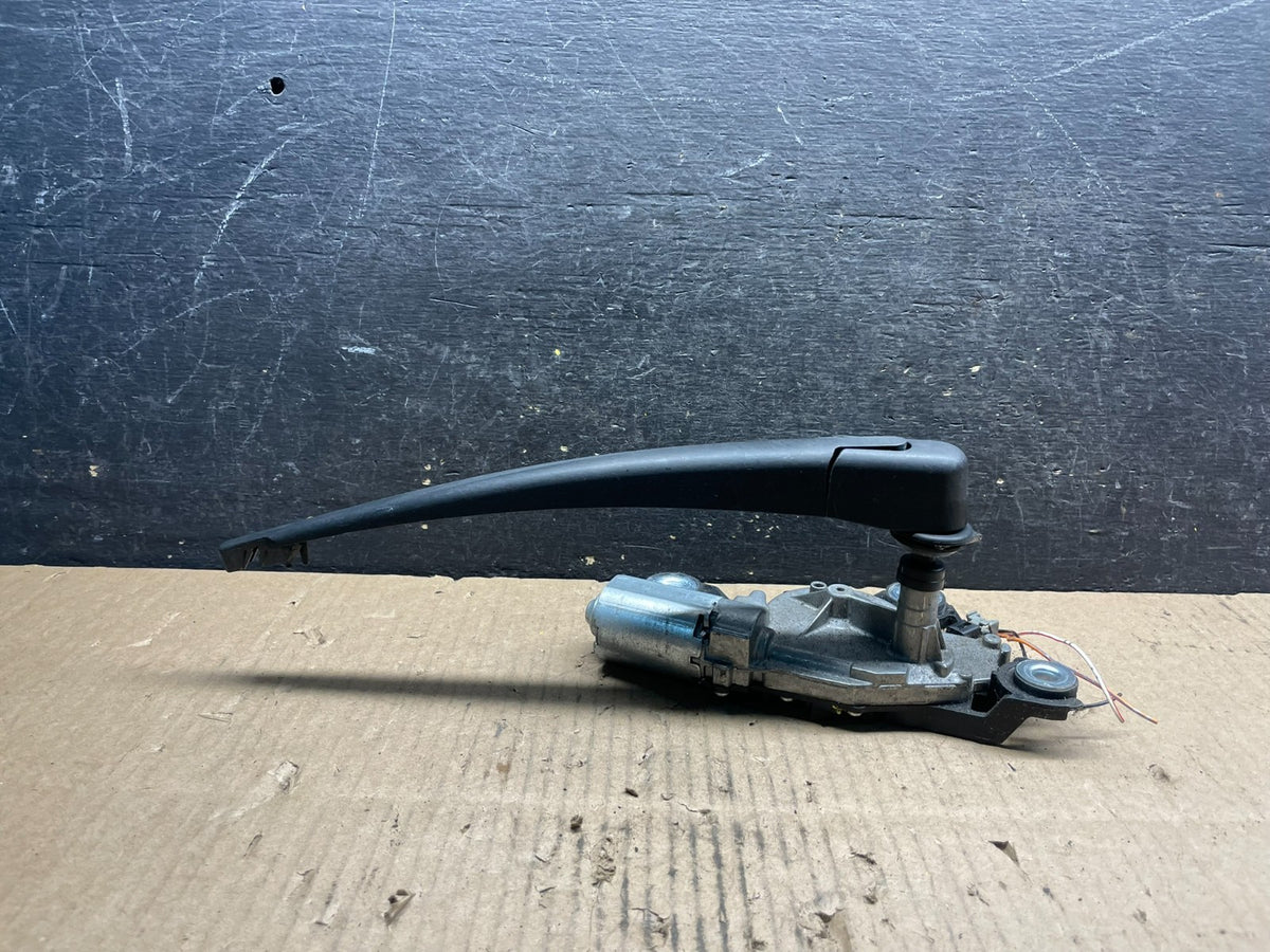 2004 to 2009 Mazda 3 Windshield Rear Wiper Motor U9551 DG3