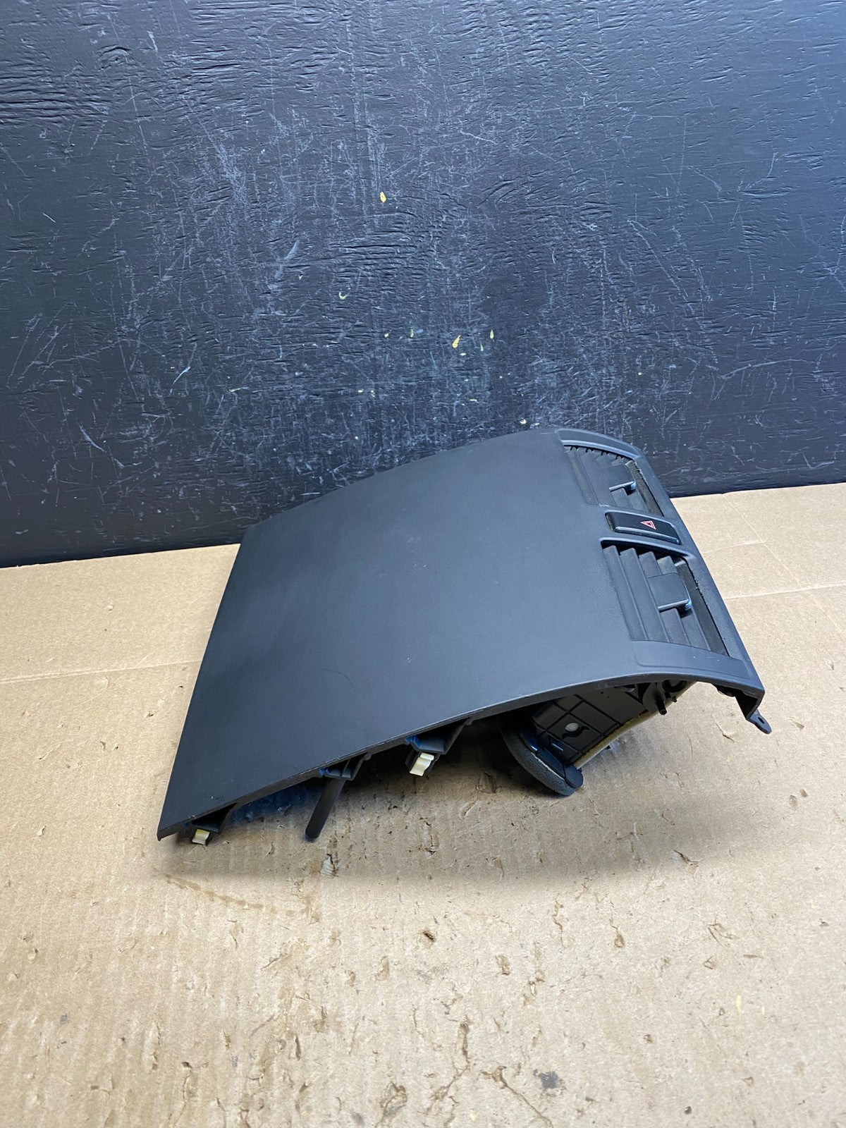 2007 to 2009 Mazda 3 Center Dash Hazard Air Vent Cover Switch ac6822 DG1