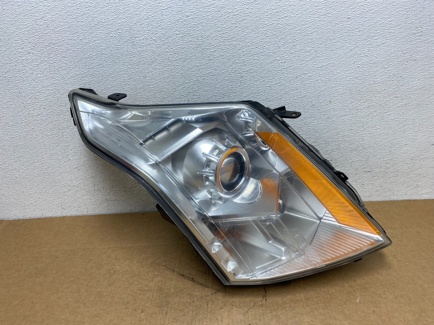 Halogen 2010 to 2016 Cadillac SRX Right Passegner Side Headlight AD6066 DW0